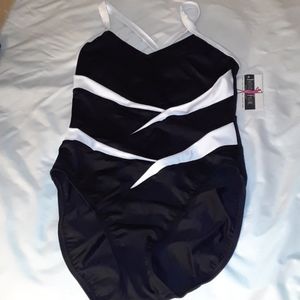 InstantFigure Two-Tone One-Piece Swimsuit Black 12‎